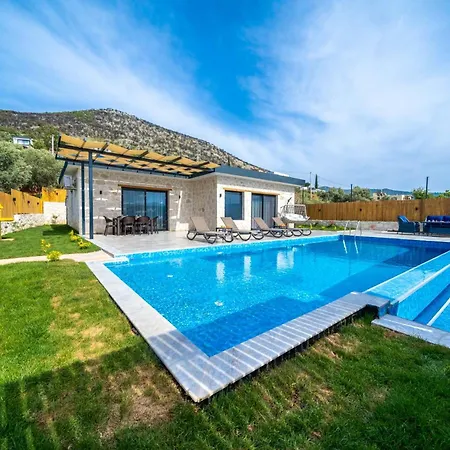 Natilius Villa
